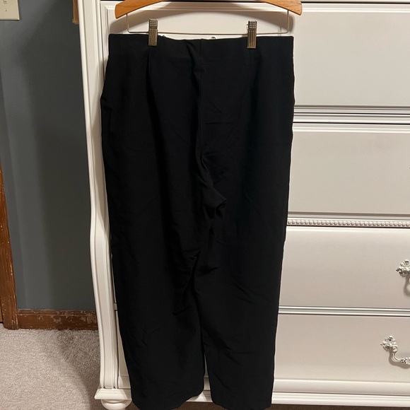 Eileen Fisher elastic straight leg capri pants - Picture 4 of 4